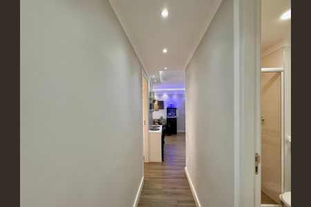 Apartamento à venda com 71m², 2 quartos e 2 vagasCorredor