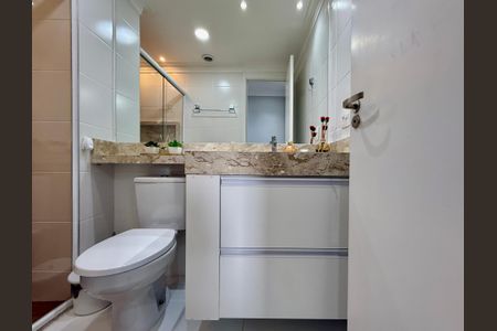 Apartamento à venda com 71m², 2 quartos e 2 vagasBanheiro Social