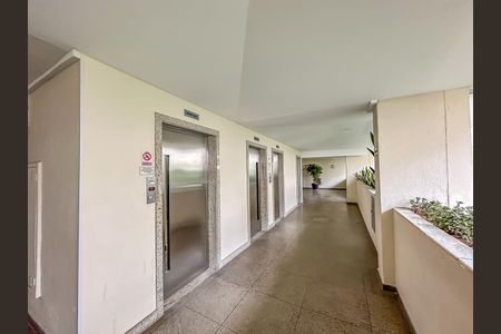 Apartamento à venda com 80m², 2 quartos e 1 vaga Apartamento à venda com 80m², 2 quartos e 1 vagaHall de entrada