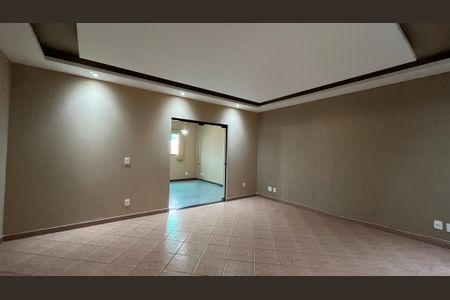 Casa à venda com 407m², 5 quartos e 4 vagas