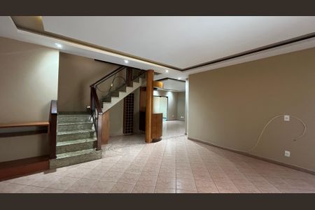 Casa à venda com 407m², 5 quartos e 4 vagas