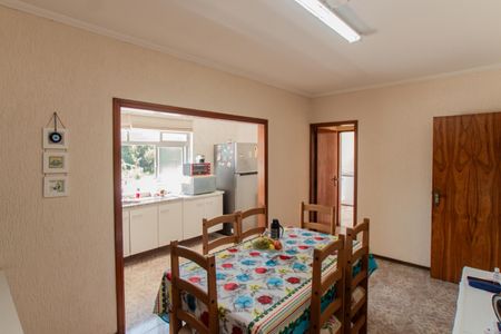 Casa à venda com 350m², 4 quartos e 4 vagasCozinha