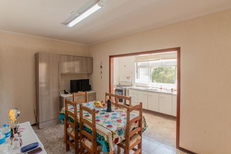 Casa à venda com 350m², 4 quartos e 4 vagasCozinha