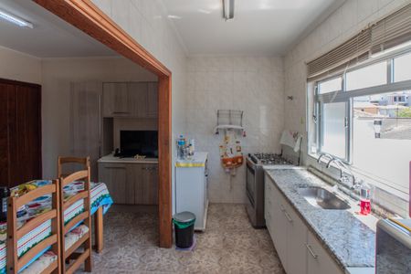 Casa à venda com 350m², 4 quartos e 4 vagasCozinha