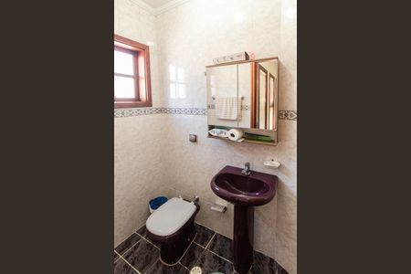 Casa à venda com 350m², 4 quartos e 4 vagasLavabo