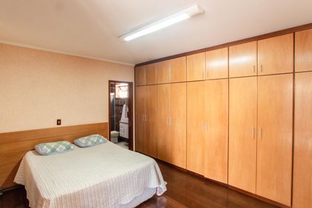 Casa à venda com 350m², 4 quartos e 4 vagasSuíte 1