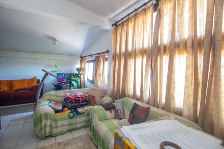 Casa à venda com 113m², 4 quartos e 2 vagas Casa à venda com 113m², 4 quartos e 2 vagasSala 2