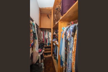 Casa à venda com 113m², 4 quartos e 2 vagas Casa à venda com 113m², 4 quartos e 2 vagasCloset