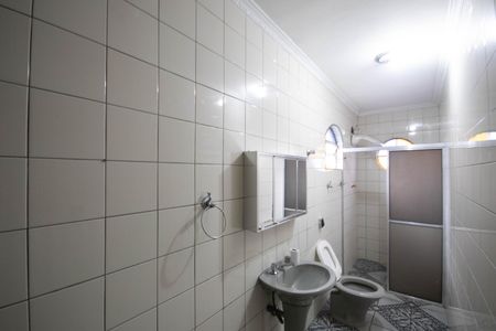 Casa para alugar com 180m², 2 quartos e 8 vagasBanheiro da Suíte