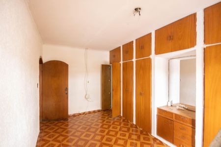 Casa para alugar com 180m², 2 quartos e 8 vagasSuíte