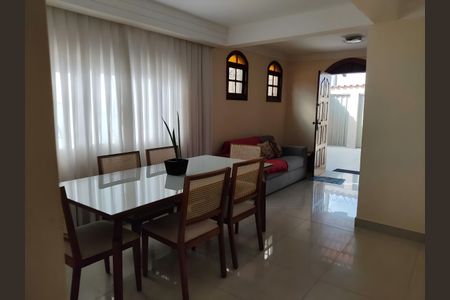 Sala de casa para alugar com 3 quartos, 505m² em Monte Castelo, Contagem