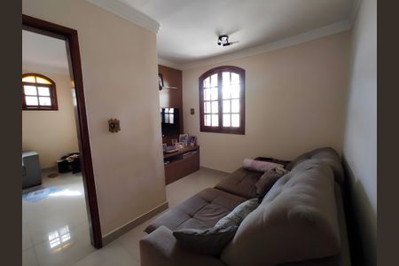 Sala de casa para alugar com 3 quartos, 505m² em Monte Castelo, Contagem