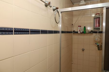 Casa de condomínio para alugar com 185m², 3 quartos e 2 vagasBanheiro Social