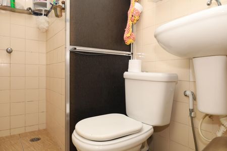 Casa de condomínio para alugar com 185m², 3 quartos e 2 vagasBanheiro Social