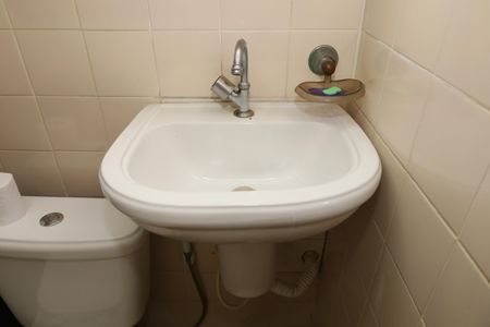 Casa de condomínio para alugar com 185m², 3 quartos e 2 vagasBanheiro Social