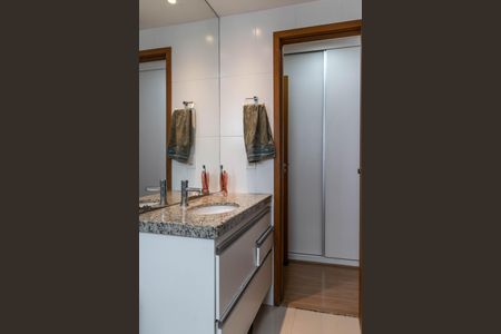 Apartamento à venda com 76m², 2 quartos e 1 vagaBanheiro da Suíte