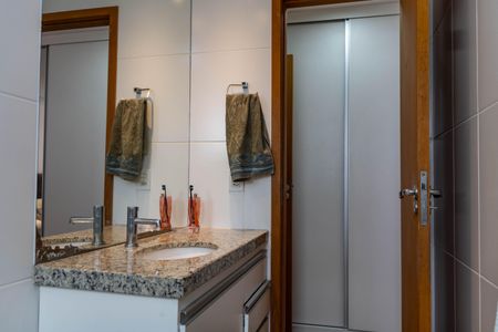 Apartamento à venda com 76m², 2 quartos e 1 vagaBanheiro da Suíte