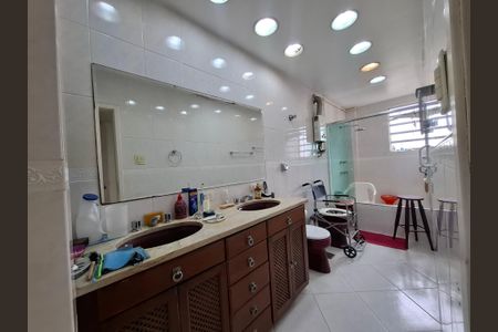 Apartamento à venda com 202m², 3 quartos e 1 vagaBanheiro da Suíte