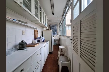 Apartamento à venda com 202m², 3 quartos e 1 vagaÁrea de Serviço