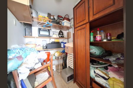 Apartamento à venda com 202m², 3 quartos e 1 vagaÁrea de Serviço