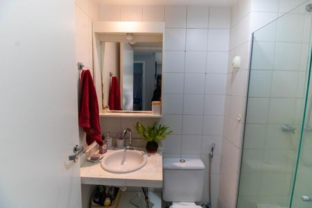 Apartamento à venda com 72m², 2 quartos e 1 vaga Apartamento à venda com 72m², 2 quartos e 1 vagaBanheiro Social