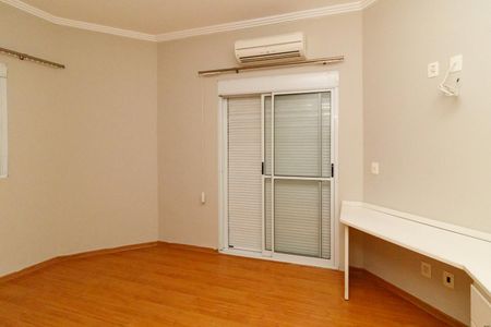 Casa à venda com 500m², 5 quartos e 8 vagas Casa à venda com 500m², 5 quartos e 8 vagasSuíte 2