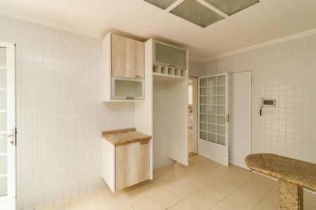 Casa à venda com 500m², 5 quartos e 8 vagas Casa à venda com 500m², 5 quartos e 8 vagasCozinha