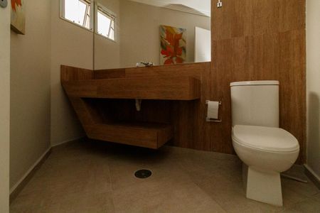 Casa à venda com 500m², 5 quartos e 8 vagas Casa à venda com 500m², 5 quartos e 8 vagasLavabo