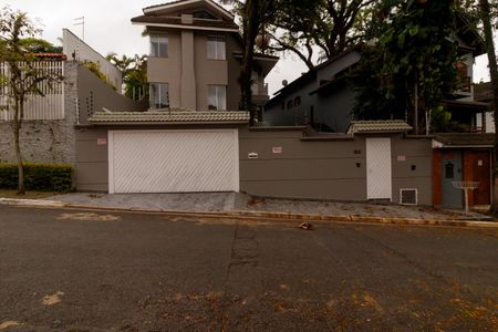 Casa à venda com 500m², 5 quartos e 8 vagas Casa à venda com 500m², 5 quartos e 8 vagasFachada