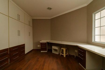 Casa à venda com 500m², 5 quartos e 8 vagas Casa à venda com 500m², 5 quartos e 8 vagasEscritório