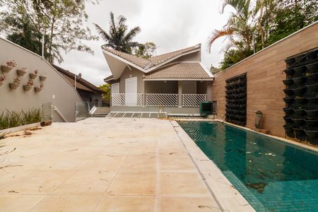 Casa à venda com 500m², 5 quartos e 8 vagas Casa à venda com 500m², 5 quartos e 8 vagasÁrea Externa