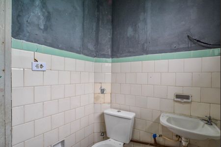 Banheiro de kitnet/studio para alugar com 0 quarto, 22m² em Vila Santa Teresa, Santo André