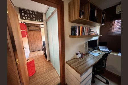 Casa à venda com 450m², 4 quartos e 4 vagas Casa à venda com 450m², 4 quartos e 4 vagasEscritório