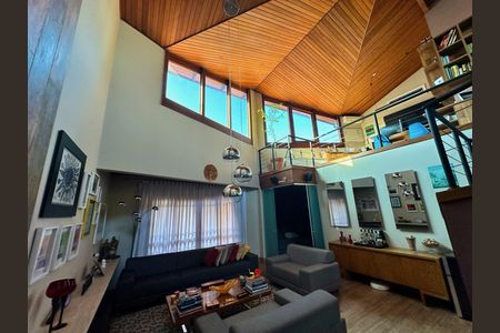 Casa à venda com 450m², 4 quartos e 4 vagas Casa à venda com 450m², 4 quartos e 4 vagasSala