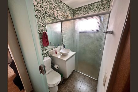 Casa à venda com 450m², 4 quartos e 4 vagas Casa à venda com 450m², 4 quartos e 4 vagasBanheiro
