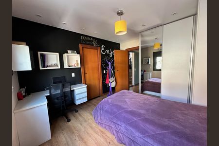Casa à venda com 450m², 4 quartos e 4 vagas Casa à venda com 450m², 4 quartos e 4 vagasQuarto