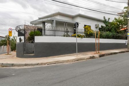 Casa à venda com 360m², 3 quartos e 3 vagasFachada