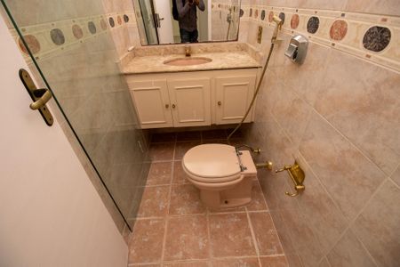 Casa de condomínio para alugar com 336m², 5 quartos e 1 vagaLavabo