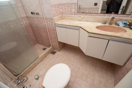 Casa de condomínio para alugar com 336m², 5 quartos e 1 vagaBanheiro quarto 4