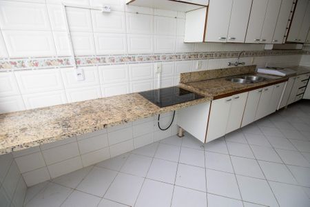 Casa de condomínio para alugar com 336m², 5 quartos e 1 vagaCozinha