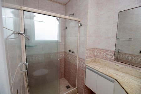 Casa de condomínio para alugar com 336m², 5 quartos e 1 vagaBanheiro quarto 4