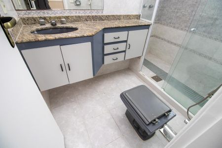 Casa de condomínio para alugar com 336m², 5 quartos e 1 vagaBanheiro do Quarto 2