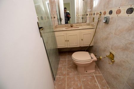 Casa de condomínio para alugar com 336m², 5 quartos e 1 vagaLavabo