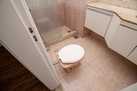 Casa de condomínio para alugar com 336m², 5 quartos e 1 vagaBanheiro quarto 4