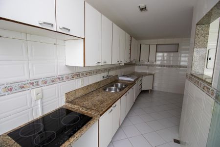 Casa de condomínio para alugar com 336m², 5 quartos e 1 vagaCozinha