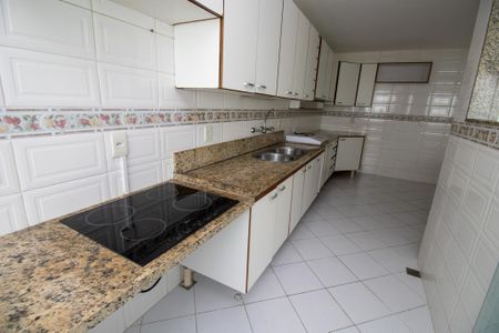 Casa de condomínio para alugar com 336m², 5 quartos e 1 vagaCozinha