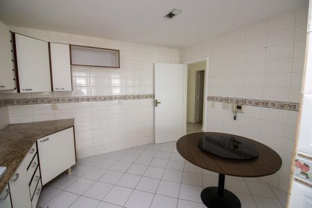 Casa de condomínio para alugar com 336m², 5 quartos e 1 vagaCozinha