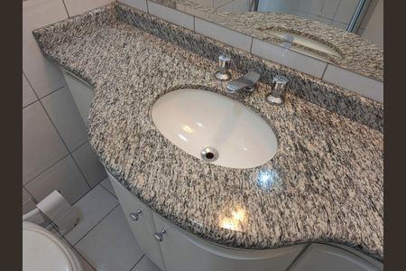 Apartamento à venda com 78m², 2 quartos e 1 vaga Apartamento à venda com 78m², 2 quartos e 1 vagaBanheiro