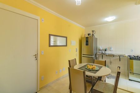 Sala/Cozinha de apartamento à venda com 2 quartos, 33m² em Jardim Itacolomi, São Paulo