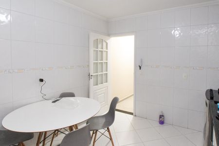 Casa à venda com 107m², 3 quartos e 2 vagas Casa à venda com 107m², 3 quartos e 2 vagasCozinha